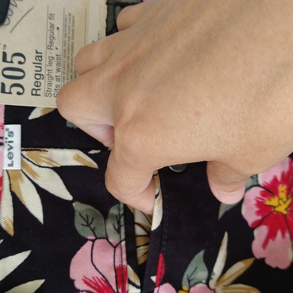 Levi's Tropical Chino Shorts NWT - Picture 5 of 7